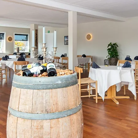 With Shared Kitchen In Vederso Ferienhaus